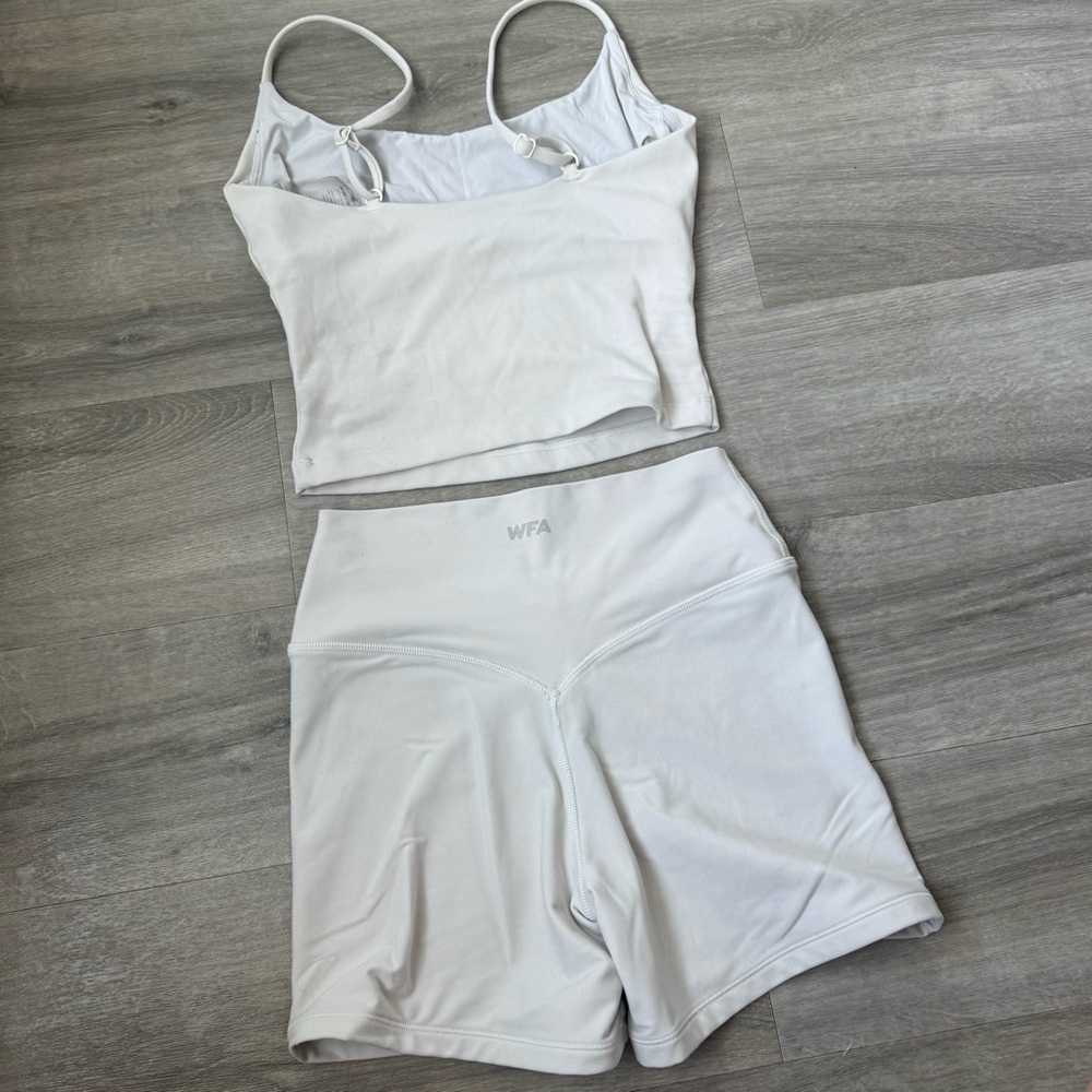 White fox active set - Picture 2 of 4